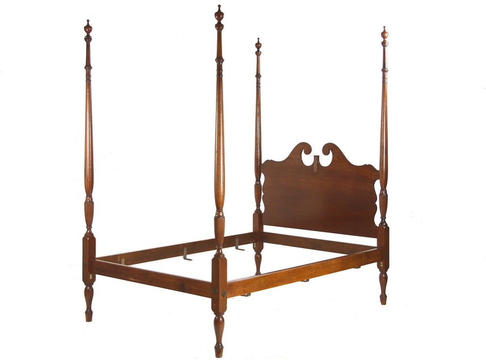 FOUR-POST BED - Mahogany turned four-post