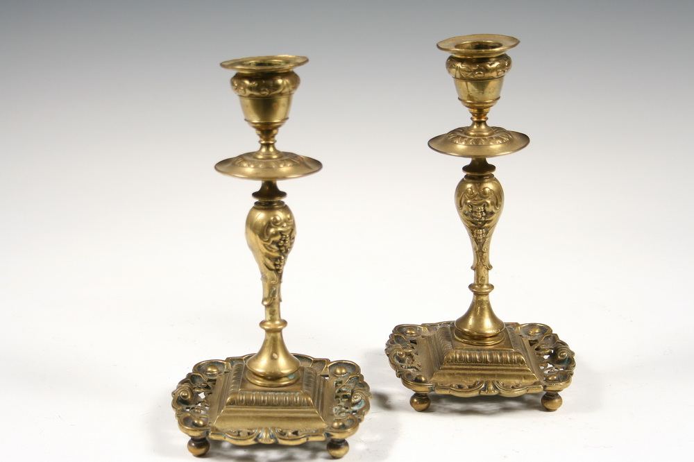 PR EARLY BRASS CANDLESTICKS - Pair