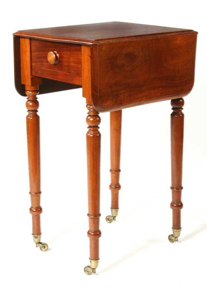 SIDE TABLE - Mid 19th c. mahogany