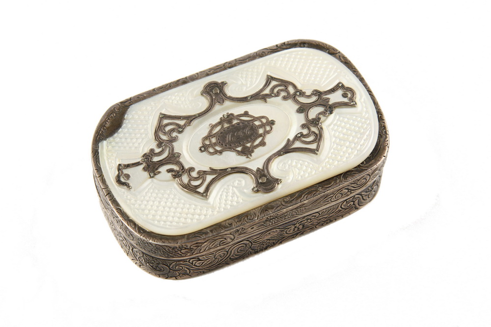 SNUFF BOX Early Silver and Mother of Pearl 162c24