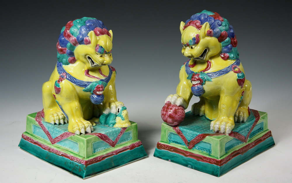PR CHINESE POTTERY FOO DOGS - 20th
