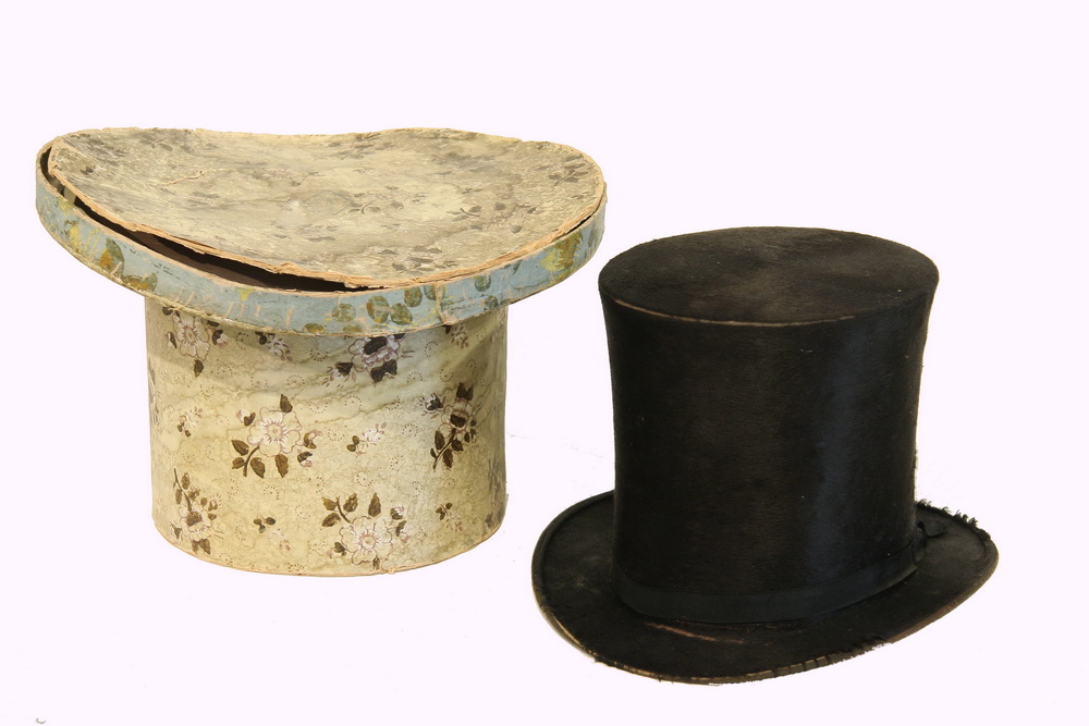 EARLY TOPHAT IN WALLPAPER BOX  162c49