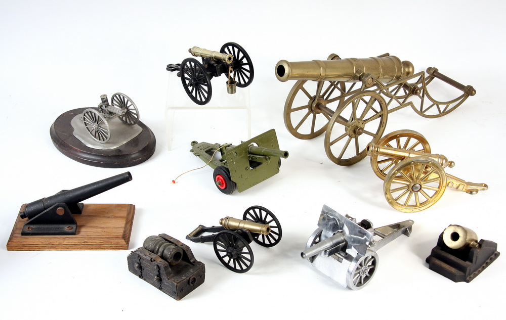 COLLECTION TOY CANNONS - (22) Miniature