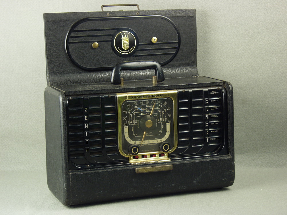 RADIO - Black leatherette case covered