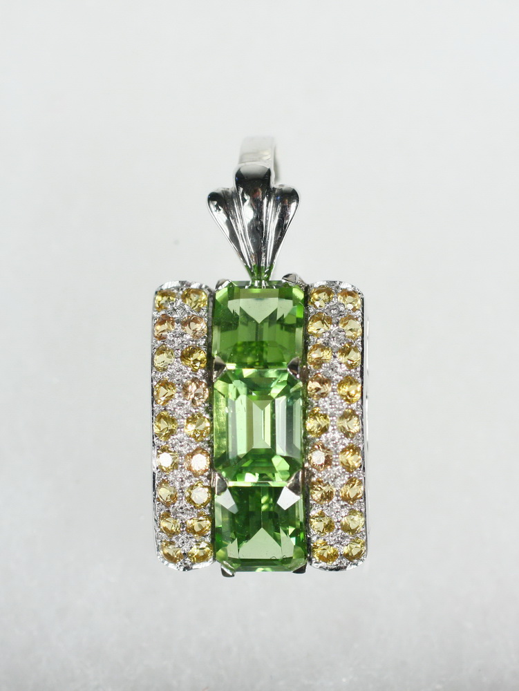 PENDANT One 14K white gold peridot 162e0a