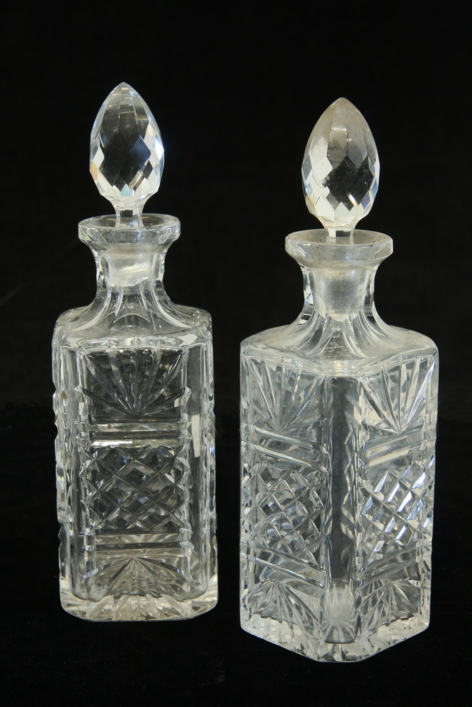 PAIR CRYSTAL DECANTERS Pair of 162e27