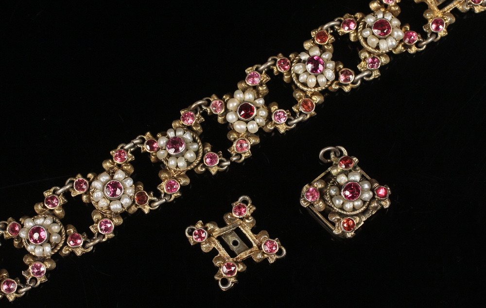 BRACELET - Gold link bracelet with pearls