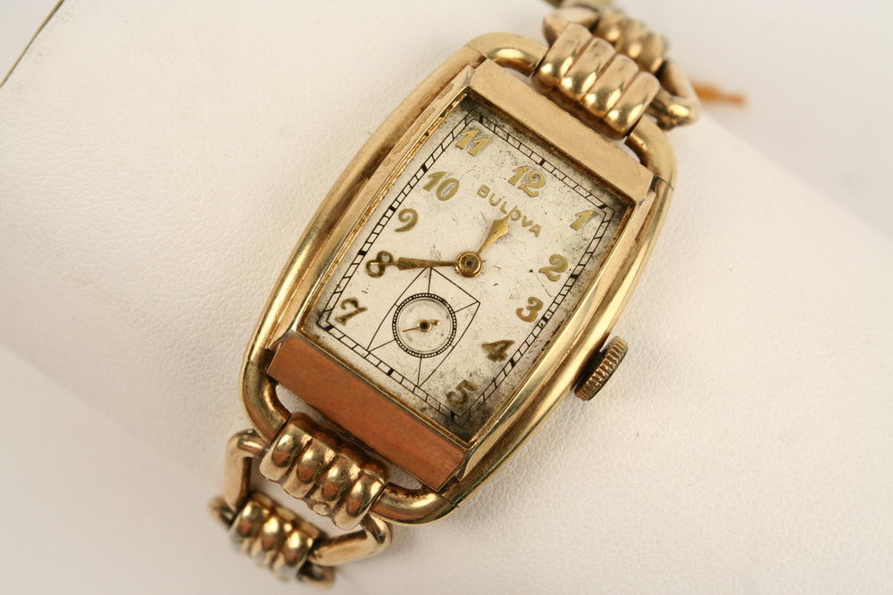 WRISTWATCH - Bulova Curvex with original