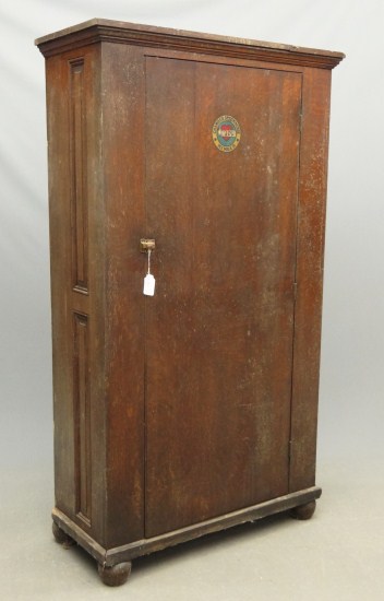 C 1900 s oak two door cupboard  162f87