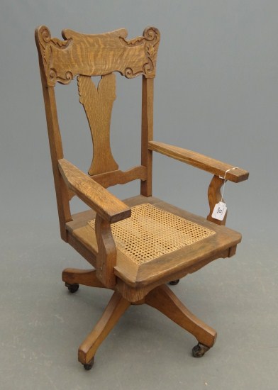 Victorian oak swivel chair. 18''
