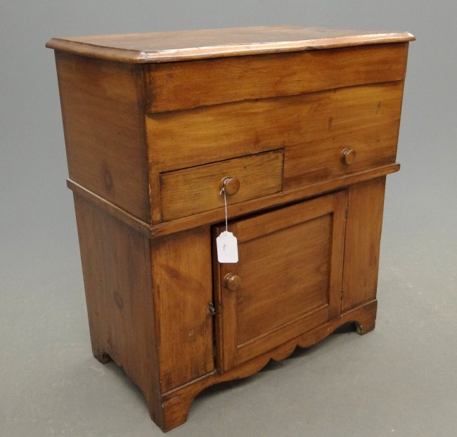 19th c pine commode 29 W 18  162f97