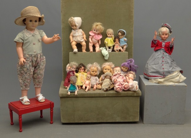 Collection misc. vintage dolls.
