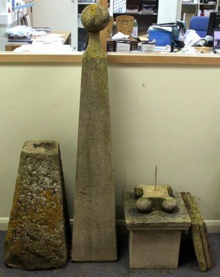 A stone obelisk modern on four ball