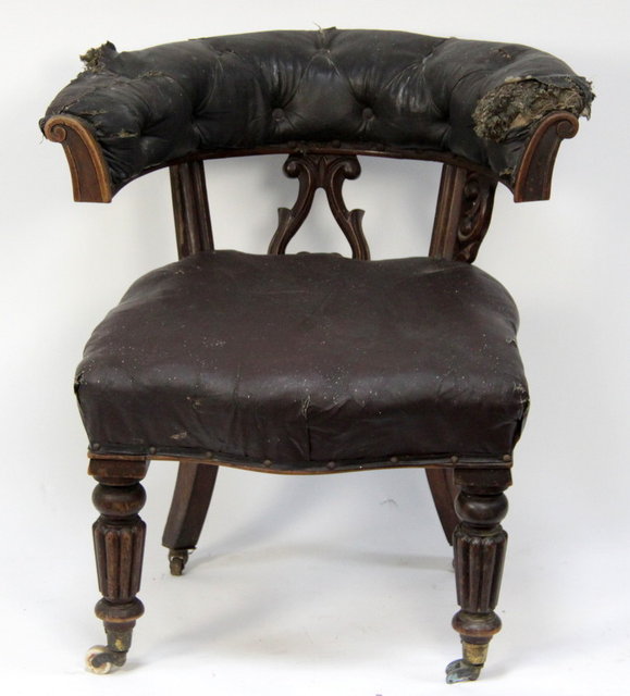 A Victorian mahogany tub chair 165af7