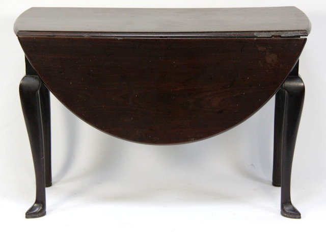 A George II mahogany gateleg table 165aee