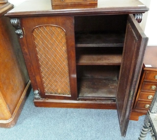 A Victorian mahogany side cabinet