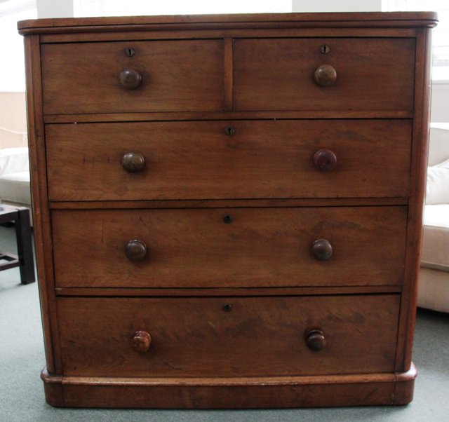 A Victorian mahogany chest of two 165b1c