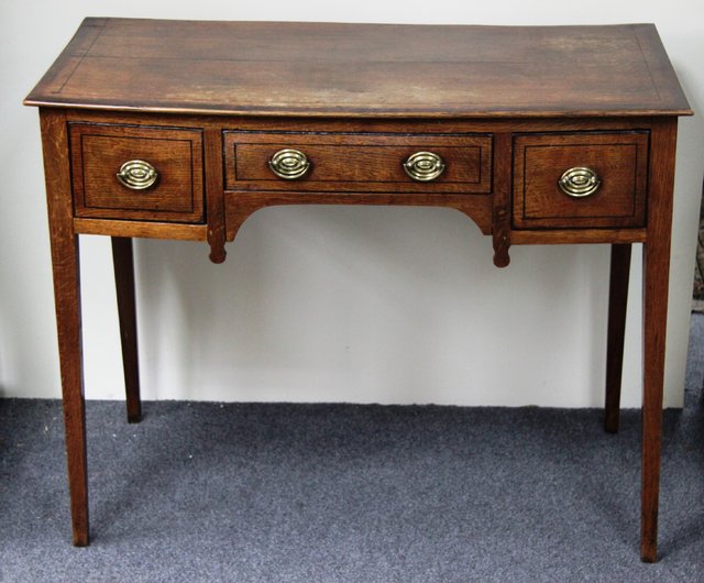 A Regency oak three drawer dressing 165b16