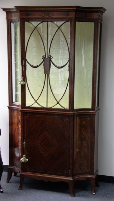 An Edwardian mahogany display cupboard 165b32