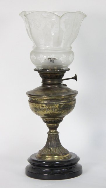 A Victorian brass oil lamp with 165b3d