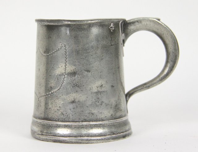 An early 19th Century pewter mug with