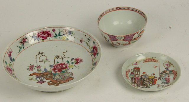 A Chinese famille rose saucer and 165bdb