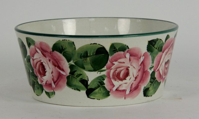 A Wemyss pottery bowl decorated