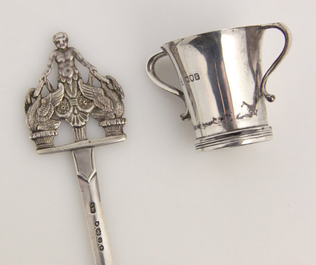 A Victorian silver meat skewer 165be7
