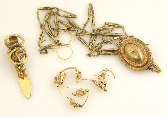 A Victorian 15ct gold brooch of