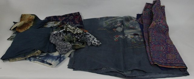 A collection of batiks an embroidered 165bfd