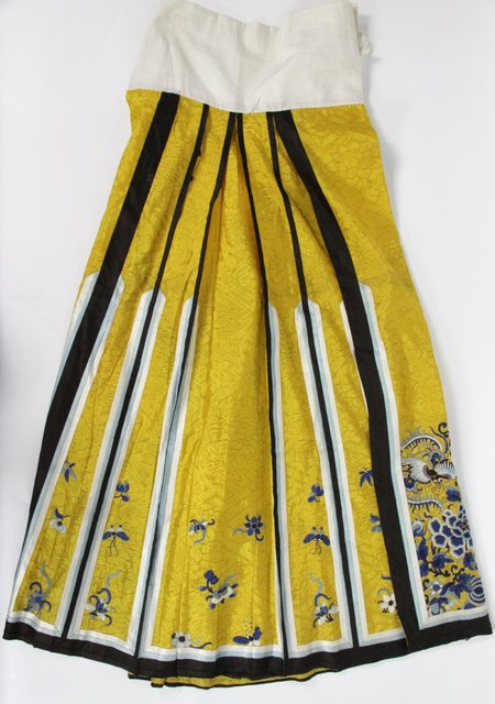 A Chinese skirt yellow silk with embroidered