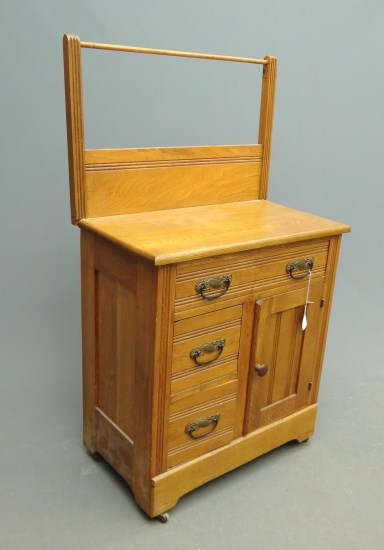 Victorian oak commode with towel 165e93