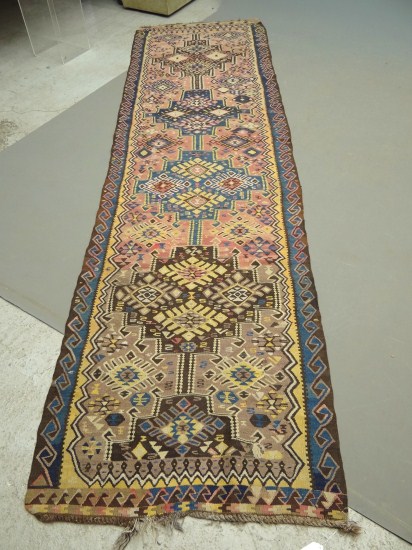 Flatweave Oriental rug. 39'' x