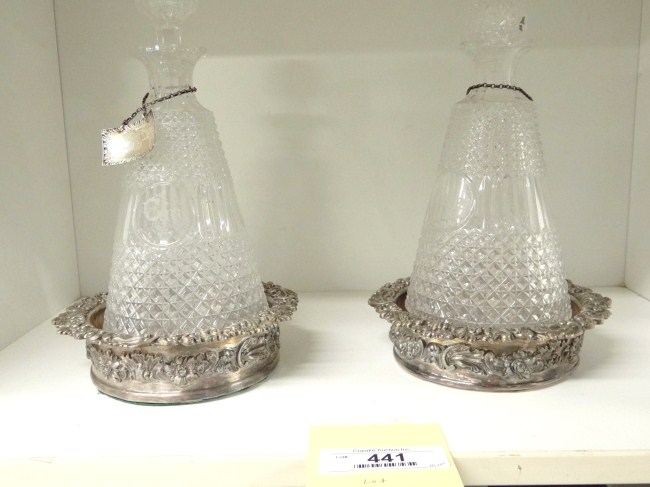 Pair crystal decanters with stoppers 165fe4