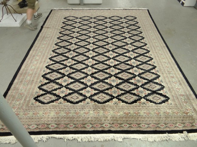 Roomsize oriental rug. 9' 1'' x