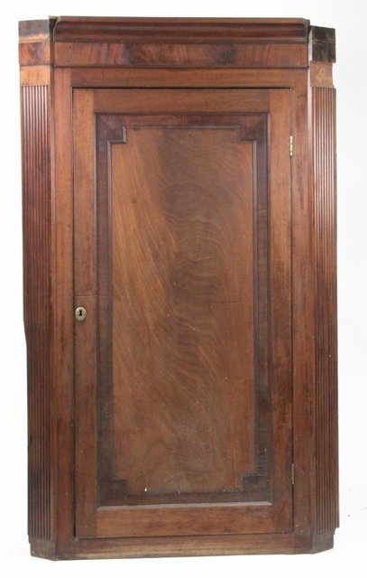 A George III mahogany corner cupboard 164723