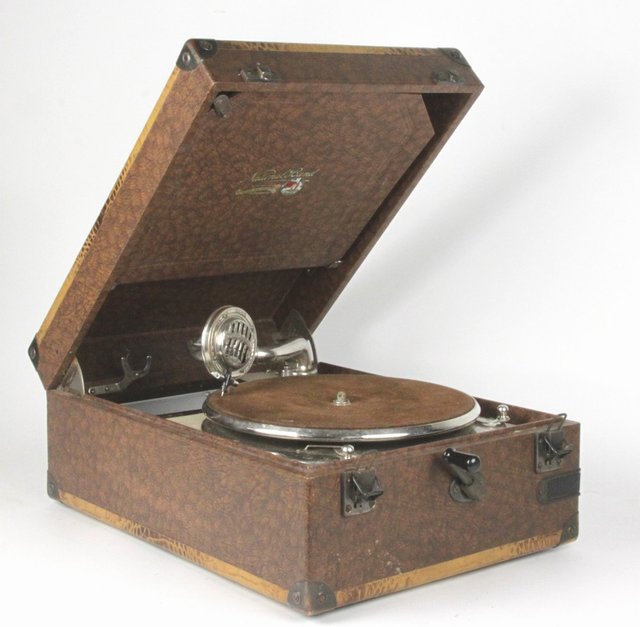 A National Band 78rpm record player