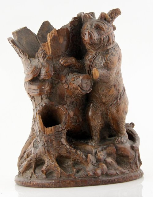 A Black Forest carved group bear