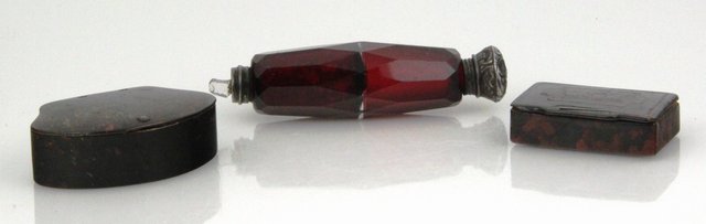 A red glass double ended scent