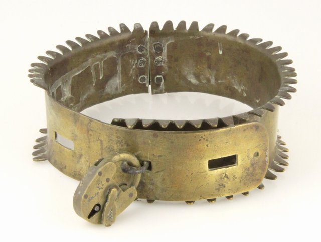 A brass dog collar with spiked 1647a0