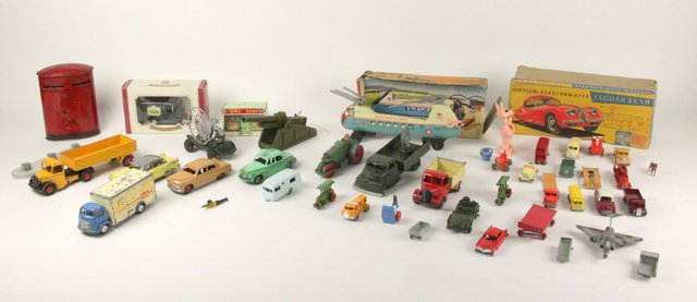 A quantity of Dinky toys unboxed 1647b3