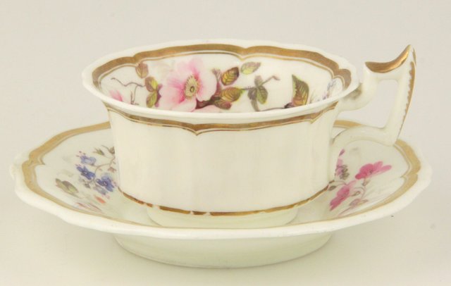 A Staffordshire porcelain tea cup 164854