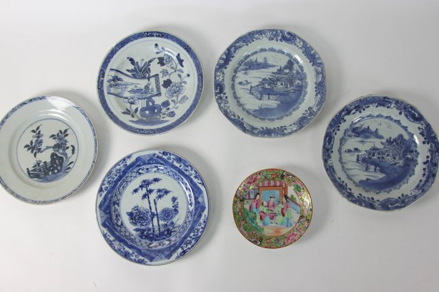 Five Chinese blue and white plates and