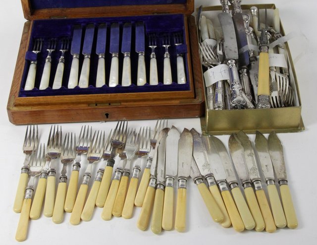 A quantity of electroplate cutlery including