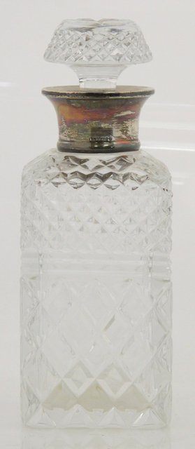 A cut glass decanter and stopper 1648c6