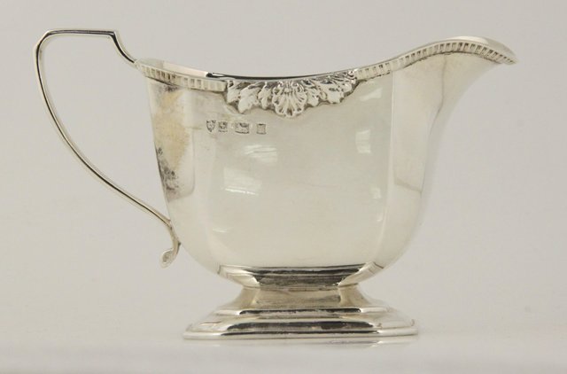 A silver cream jug Birmingham 1968 1648e6