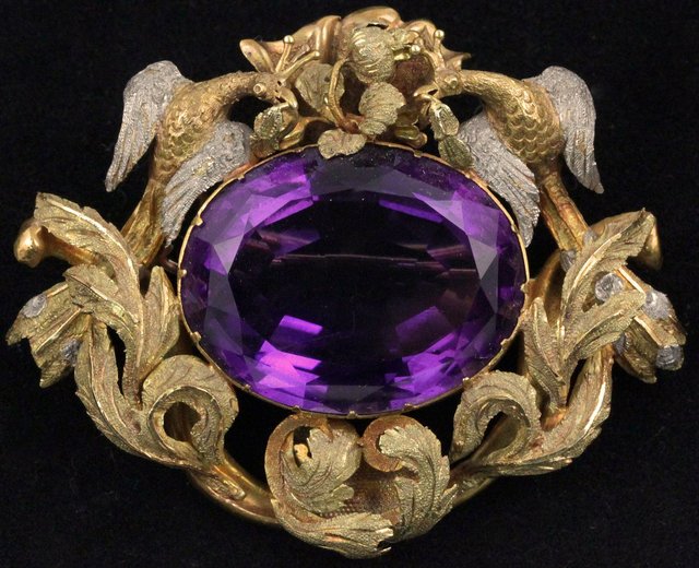 An amethyst brooch the large central