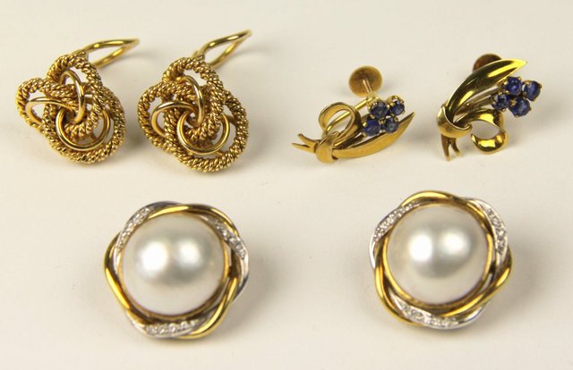 A pair of 9ct gold ear clips of 164962