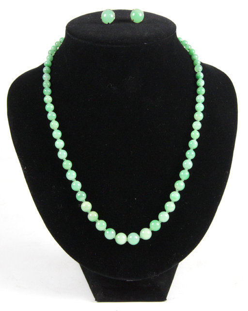 A jade necklace of graduating beads