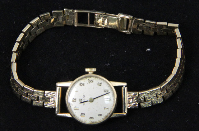 A ladys 9ct gold cased Tissot wristwatch